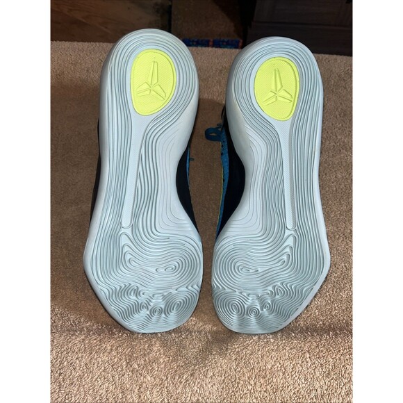 Athletic_Shoes